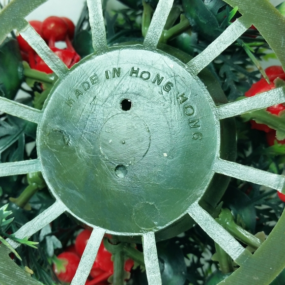 2 Plastic Christmas CANDLE HOLDERS Ring Wreath Berries Evergreen Greenery 5" - Picture 5 of 13